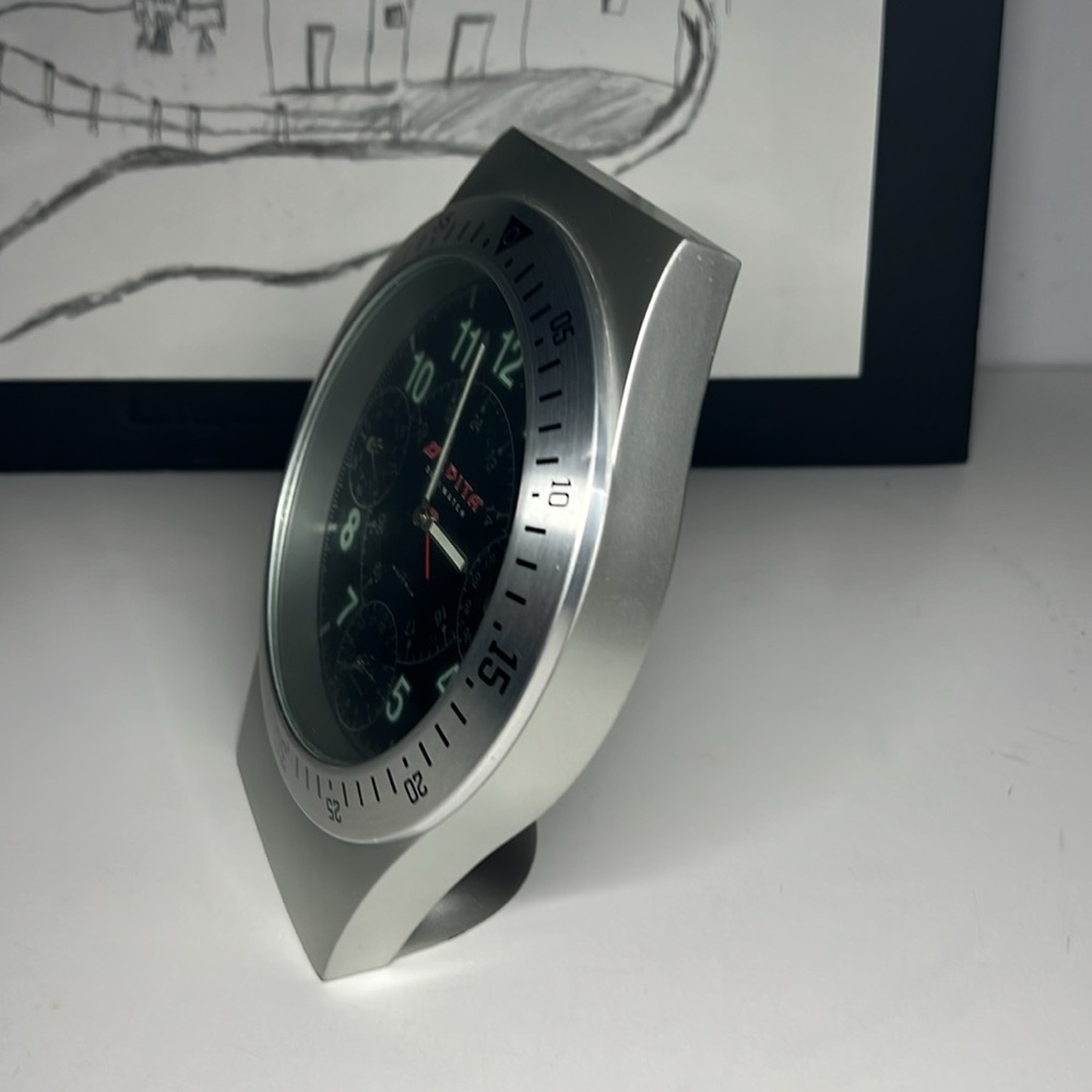 Clock - Picture 3 of 3